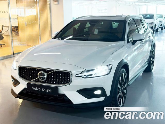 Volvo V60 B5 Ultra AWD — пробег 2 527 км — фото 1 из 5