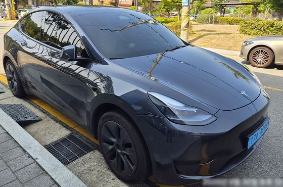 Tesla Model Y RWD — пробег 33 744 км — фото 1 из 5