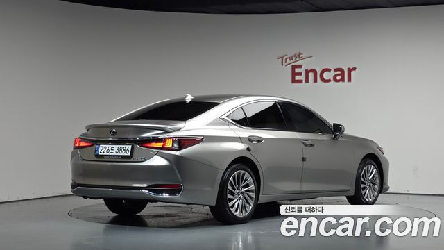 Lexus ES Executive — пробег 13 271 км — фото 2 из 5