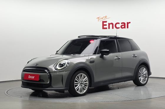 Mini Cooper 5Door Classic Plus Launch Pack Third Generation — пробег 54 525 км — фото 1 из 5