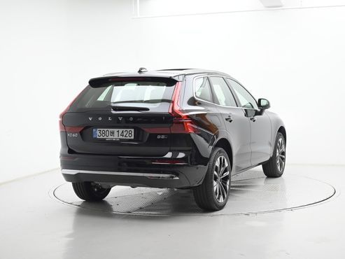 Volvo XC60 B5 Ultra Bright — пробег 61 км — фото 2 из 5