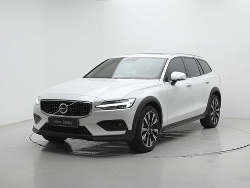 Volvo V60 B5 Ultra AWD — пробег 7 510 км — фото 1 из 5