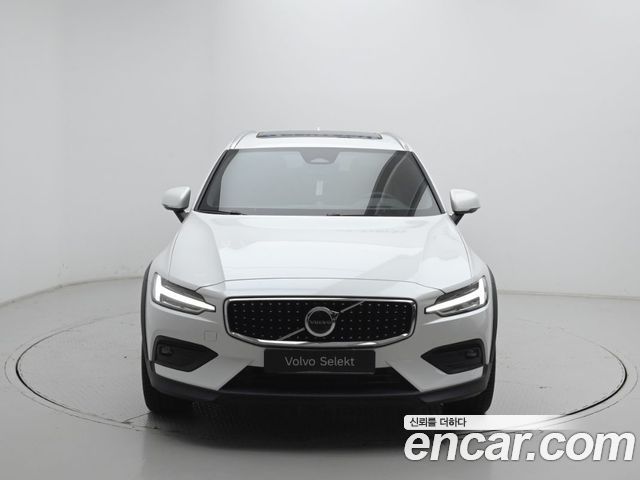 Volvo V60 B5 Ultra AWD — пробег 7 510 км — фото 3 из 5