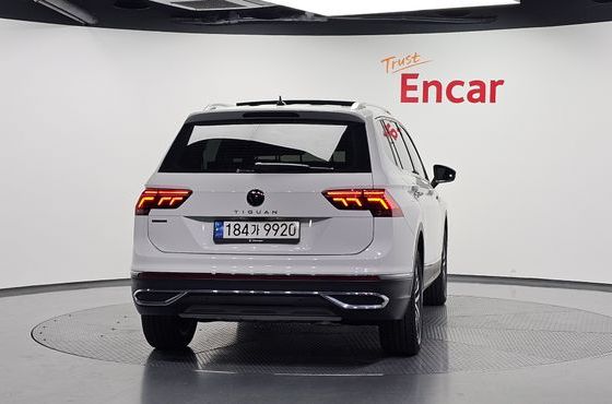 Volkswagen Tiguan 2.0 TSI Prestige — пробег 28 802 км — фото 4 из 5