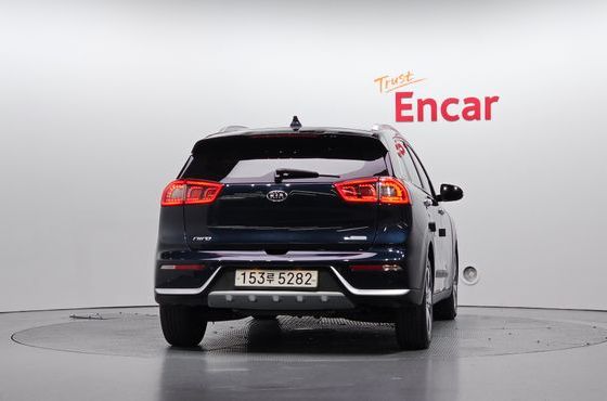 Kia Niro Prestige — пробег 182 339 км — фото 4 из 5