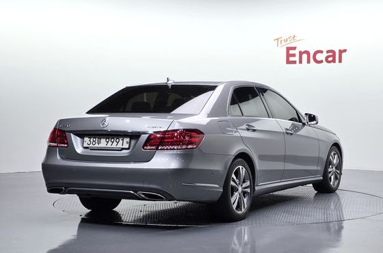 Mercedes-Benz E-Class E220 Bluetec Avantgarde — пробег 72 543 км — фото 2 из 5