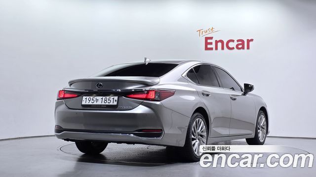 Lexus ES Luxury Plus — пробег 103 716 км — фото 2 из 5