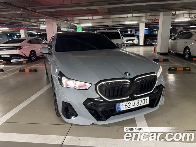 BMW 5-Series 530e M Sport — пробег 21 000 км — фото 1 из 5
