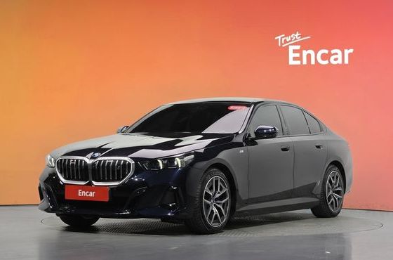 BMW i5 eDrive 40 M Sport — пробег 21 874 км — фото 1 из 5