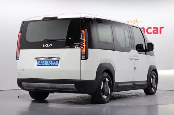 Kia PV5 Passenger 5 Seater Plus — пробег 9 838 км — фото 2 из 5