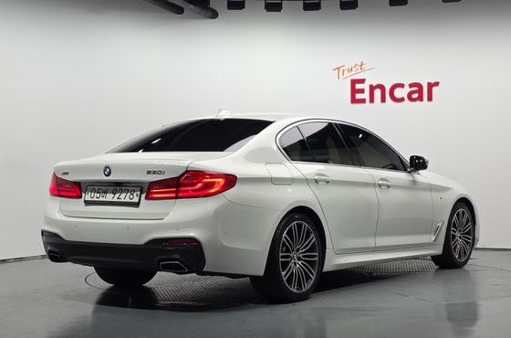 BMW 5-Series 530i xDrive M Sport Package Plus — пробег 176 133 км — фото 2 из 5