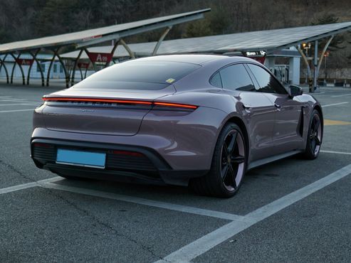 Porsche Taycan Base — пробег 56 000 км — фото 2 из 5