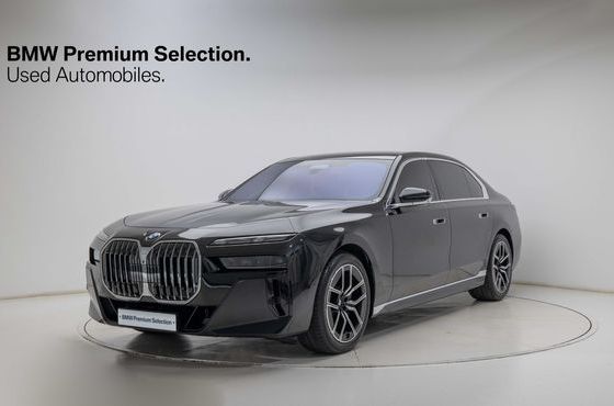 BMW 7-Series 740i xDrive M Sport — пробег 8 150 км — фото 1 из 5