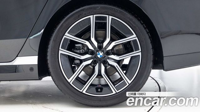 BMW 7-Series 740i xDrive M Sport — пробег 8 150 км — фото 5 из 5