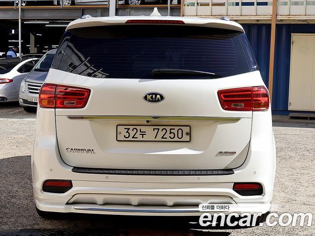 Kia Carnival Gasoline 9-Seater Noblesse Special — пробег 174 610 км — фото 3 из 5