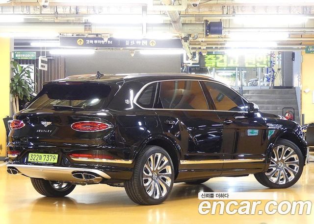 Bentley Bentayga 4.0 V8 EWB Mulliner — пробег 235 км — фото 2 из 5