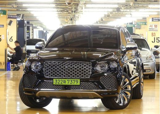 Bentley Bentayga 4.0 V8 EWB Mulliner — пробег 235 км — фото 3 из 5
