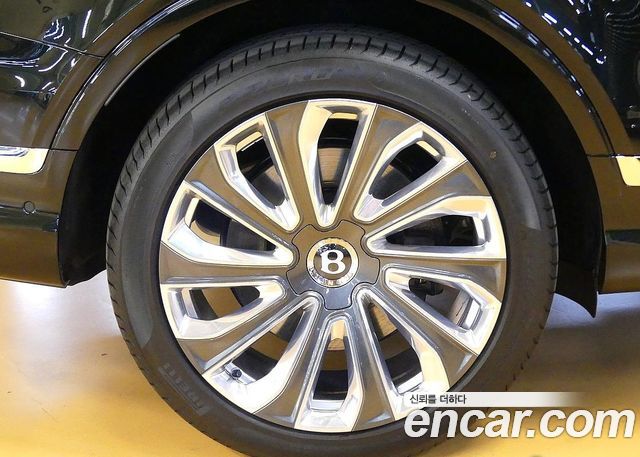 Bentley Bentayga 4.0 V8 EWB Mulliner — пробег 235 км — фото 5 из 5