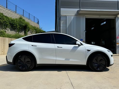 Tesla Model Y Premium RWD — пробег 669 км — фото 4 из 5