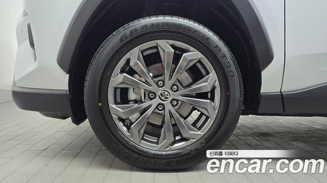 Toyota RAV4 2,5 4WD Hybrid LTD — пробег 8 514 км — фото 5 из 5