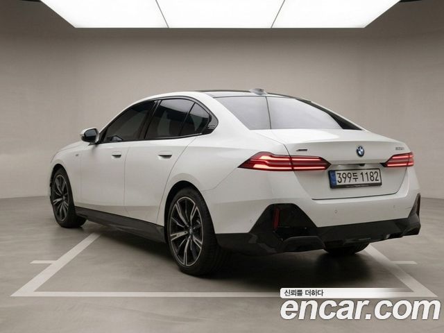 BMW 5-Series 530i xDrive M Sport — пробег 5 450 км — фото 2 из 5