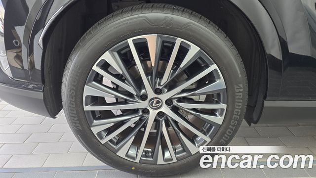 Lexus RX Luxury — пробег 31 160 км — фото 5 из 5