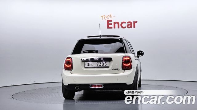 Mini Cooper 5Door HIGH 3rd — пробег 64 500 км — фото 4 из 5