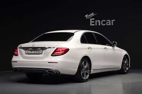 Mercedes-Benz E-Class E300 Avantgarde — пробег 96 003 км — фото 2 из 5