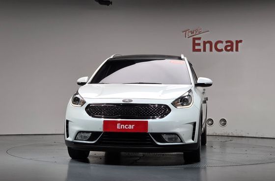 Kia Niro Noblesse — пробег 144 145 км — фото 3 из 5