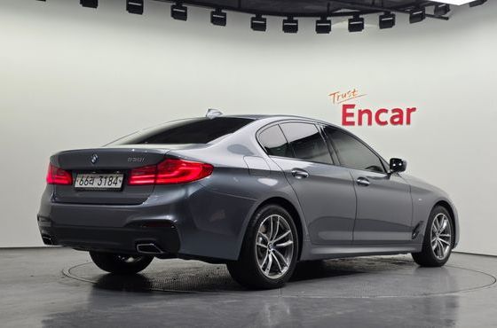 BMW 5-Series 530i M Sport Package Plus — пробег 55 493 км — фото 2 из 5