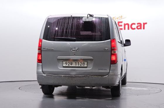 Hyundai Starex 5-Seater VAN CVX Deluxe — пробег 170 248 км — фото 4 из 5