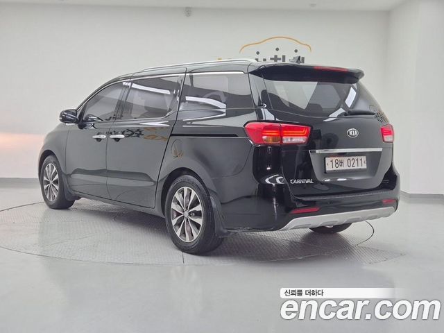 Kia Carnival 9-seater Luxury — пробег 192 065 км — фото 3 из 5