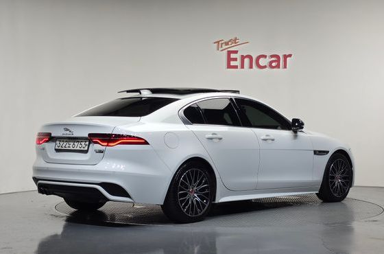 Jaguar XE D180 R-Dynamic S — пробег 53 505 км — фото 2 из 5