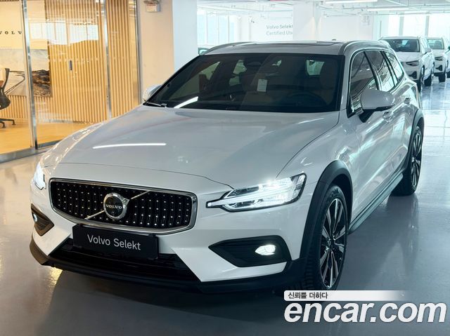 Volvo V60 B5 Ultra AWD — пробег 12 435 км — фото 1 из 5