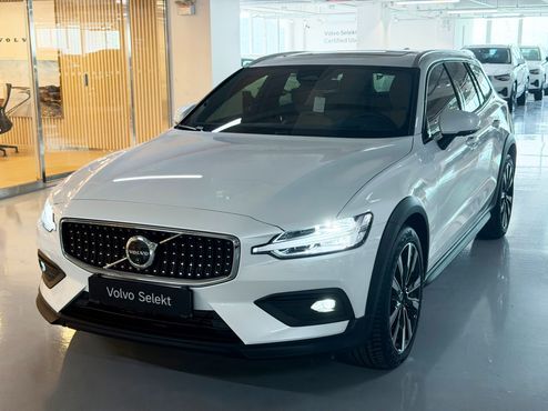 Volvo V60 B5 Ultra AWD — пробег 12 435 км — фото 1 из 5