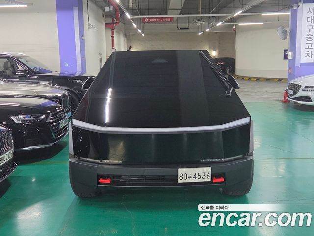 Tesla Cybertruck AWD — пробег 10 554 км — фото 1 из 5