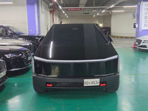Tesla Cybertruck AWD — пробег 10 554 км — фото 1 из 5