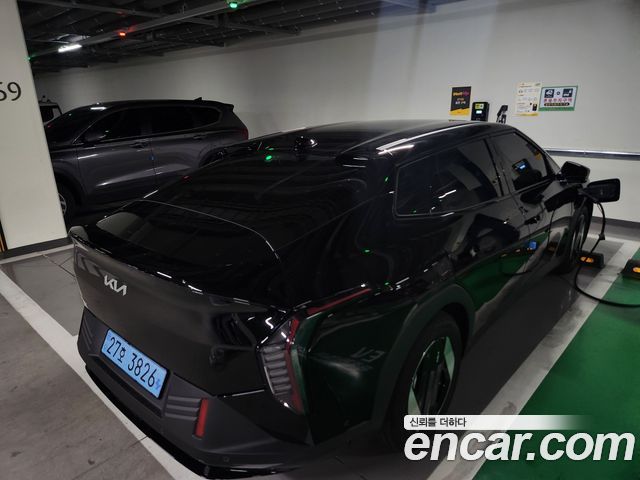 Kia EV4 Standard 2WD Earth — пробег 2 000 км — фото 2 из 5