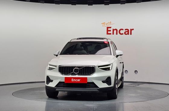 Volvo XC40 B4 Ultra Bright — пробег 8 219 км — фото 3 из 5