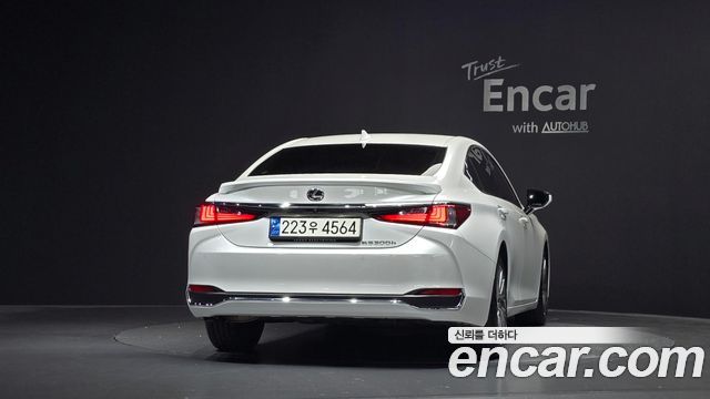 Lexus ES Executive — пробег 54 023 км — фото 4 из 5