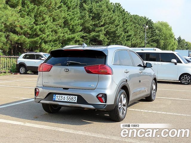 Kia Niro 1.6 HEV Prestige — пробег 127 186 км — фото 4 из 5