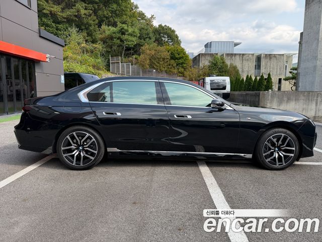 BMW 7-Series 740i xDrive M Sport Limited — пробег 14 370 км — фото 4 из 5
