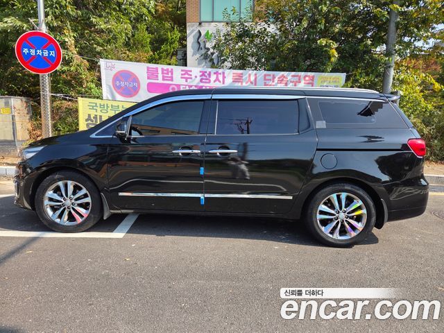 Kia Carnival 9-seater Prestige — пробег 174 000 км — фото 3 из 5