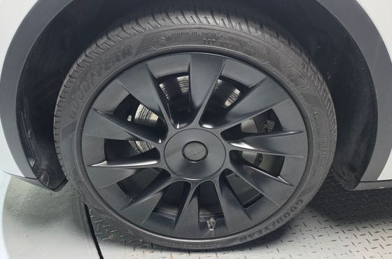 Tesla Model Y RWD — пробег 91 843 км — фото 5 из 5
