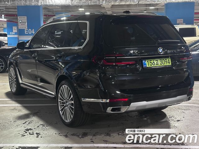 BMW X7 xDrive 40i Design Pure Excellence 6-Seater — пробег 8 002 км — фото 3 из 5