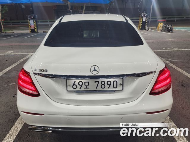 Mercedes-Benz E-Class E300 Avantgarde — пробег 39 500 км — фото 4 из 5