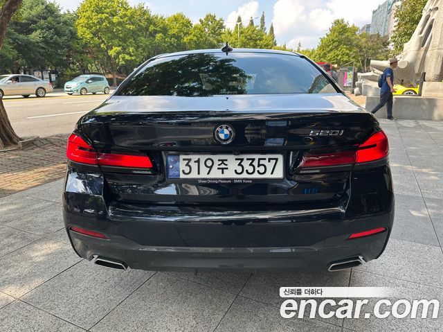 BMW 5-Series 520i M Sport — пробег 32 000 км — фото 4 из 5