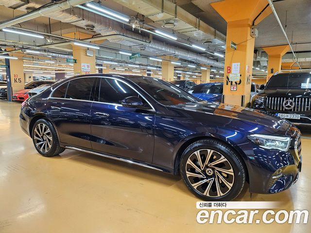 Mercedes-Benz E-Class E300 4MATIC Exclusive — пробег 1 500 км — фото 4 из 5