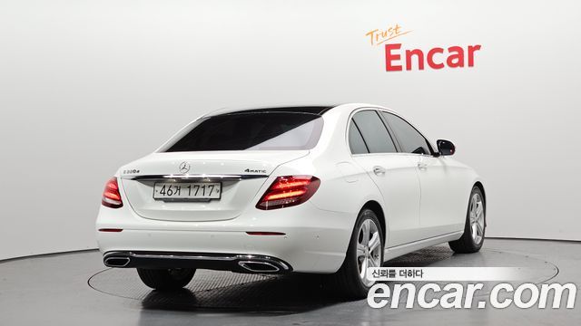 Mercedes-Benz E-Class E220d 4MATIC Avantgarde — пробег 71 021 км — фото 2 из 5