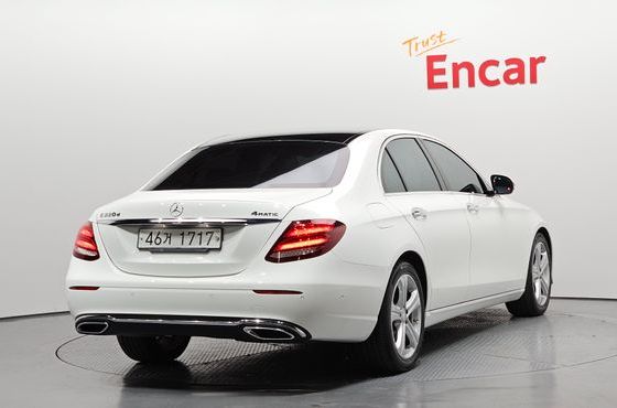 Mercedes-Benz E-Class E220d 4MATIC Avantgarde — пробег 71 021 км — фото 2 из 5